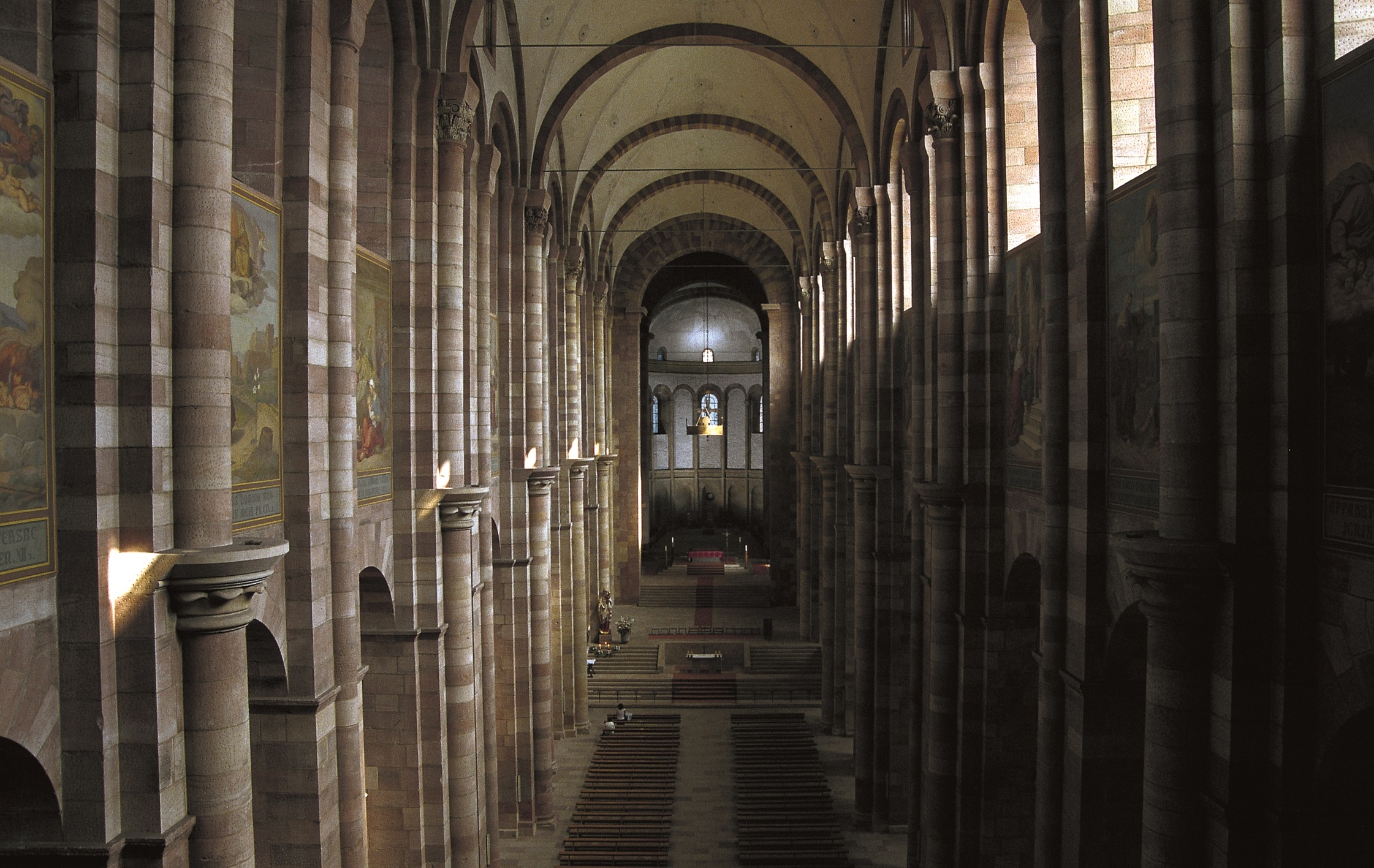 Mittelschiff des Doms