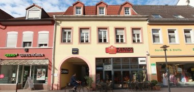 Das heutige Restaurant Zapata in den ehemaligen Geschäftsräumen der Eisenwarenhandlung