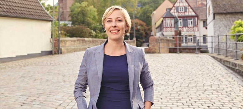 Oberbürgermeisterin Stefanie Seiler in der Speyerer Altstadt