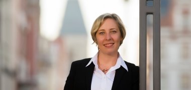 Porträtfoto von Oberbürgermeisterin Stefanie Seiler Porträtfoto von Oberbürgermeisterin Stefanie Seiler