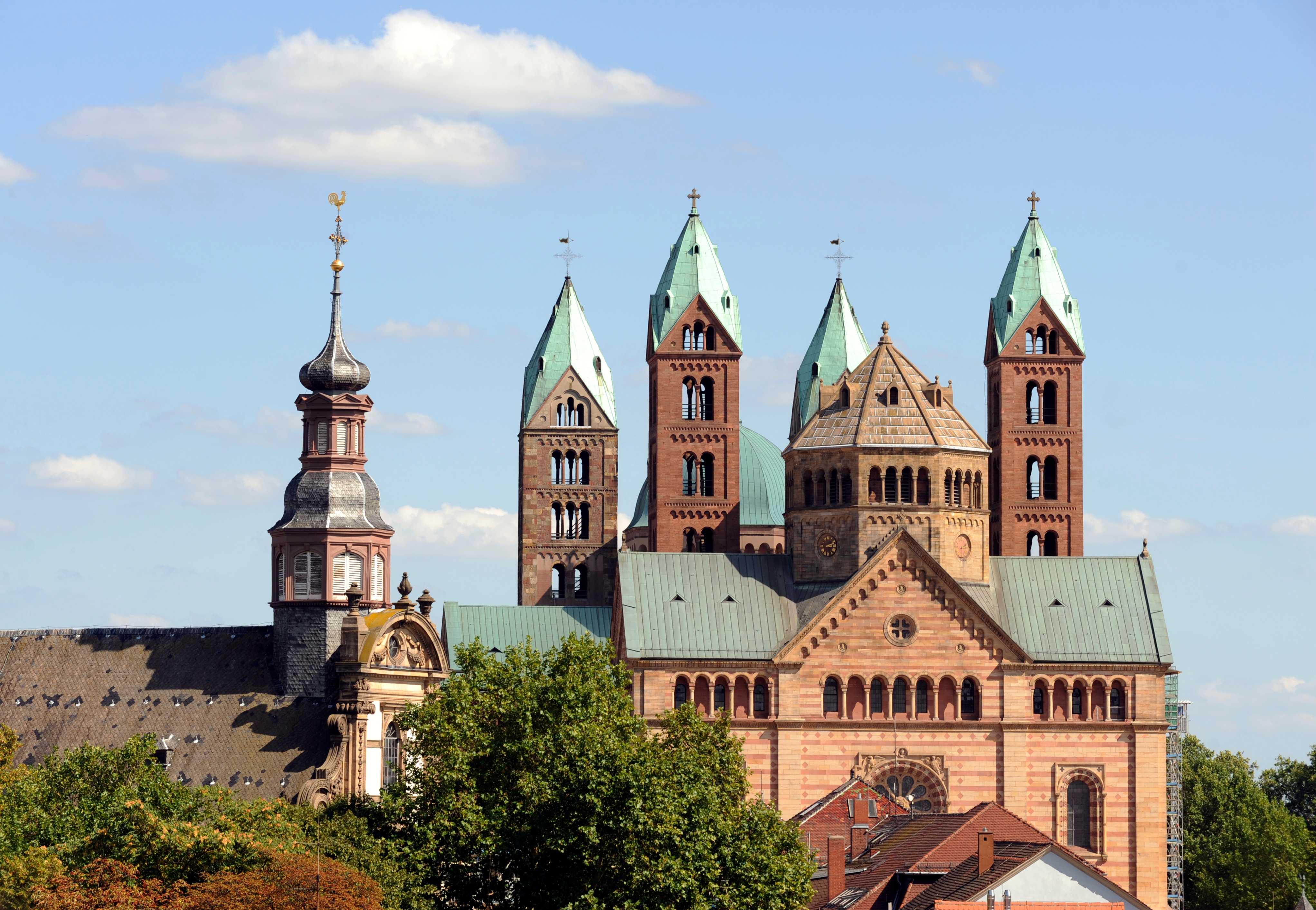 Kaiserdom Speyer mit Dreifaltigkeitskirche im Vordergrund