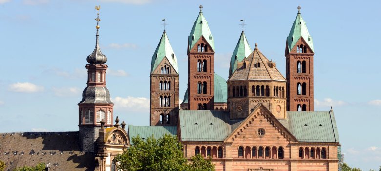 Kaiserdom Speyer mit Dreifaltigkeitskirche im Vordergrund