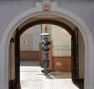 Durchgang zur Tourist Information im Kulturhof Flachsgasse