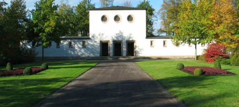 Die Trauerhalle auf dem Speyerer Friedhof Die Trauerhalle auf dem Speyerer Friedhof