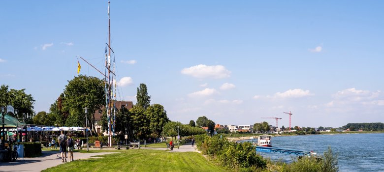 Rheinuferpromenade Speyer Blick auf die Rheinuferpromenade Speyer