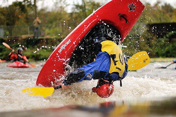 Wilde Fahrt auf dem Wasser Wilde Fahrt auf dem Wasser