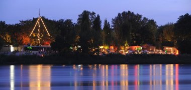 Abendstimmung am Rheinstrand