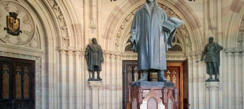 Lutherstatue in der Gedächtniskirche