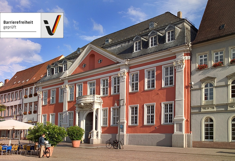 Frontansicht des historischen Rathauses