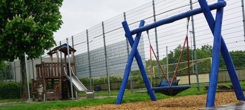 Nestschaukel und Klettergerüst