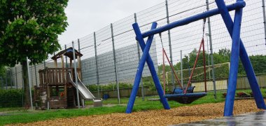 Nestschaukel und Klettergerüst