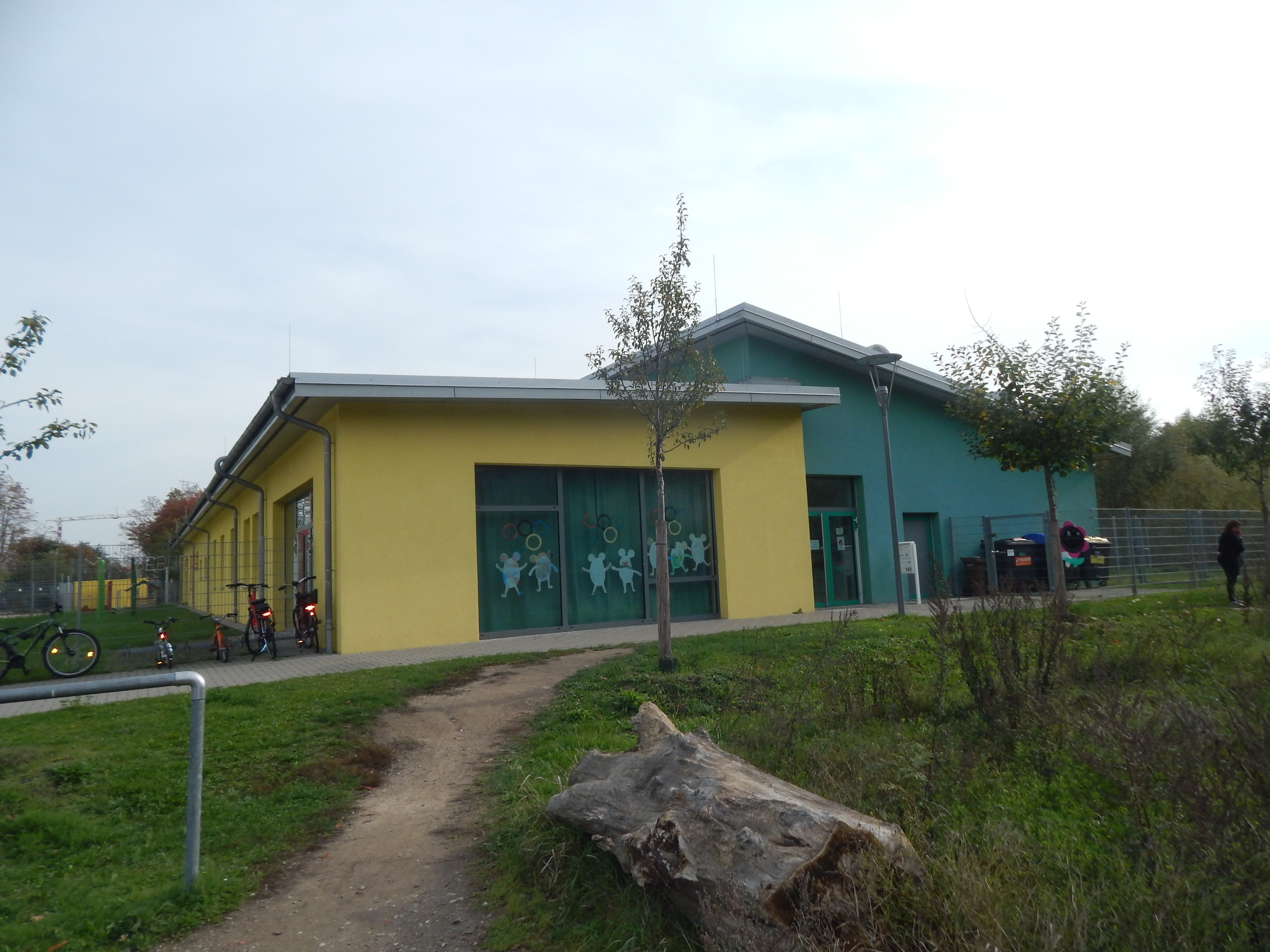 Außenansicht des Vordereingangs der Kita