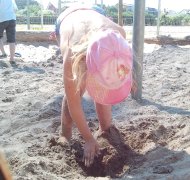 Den Fuß im Sand eingraben