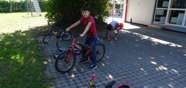 Radfahren auf dem Gelände