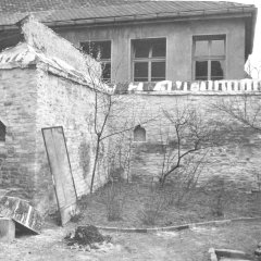 Außenmauer des Judenhofs in der Judenbadgasse, 17. April 1958.