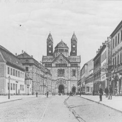 Blick über die Maximilianstraße auf den Dom aufgenommen vor 1912.