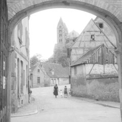 Sonnengasse mit Blick auf den Dom, aufgenommen wohl in den 1950er Jahren.