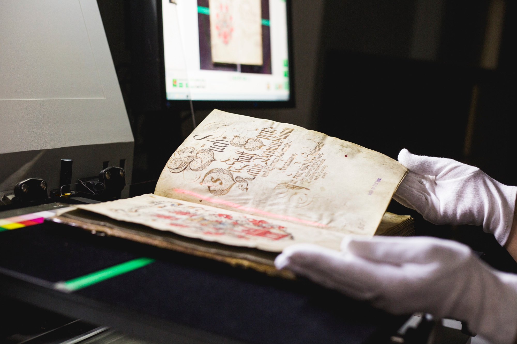 hier sollte das Bild einer Archivalie auf einem Scanner zus ehen sein