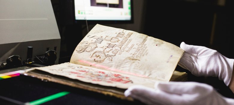 Archivalie auf Scanner hier sollte das Bild einer Archivalie auf einem Scanner zus ehen sein