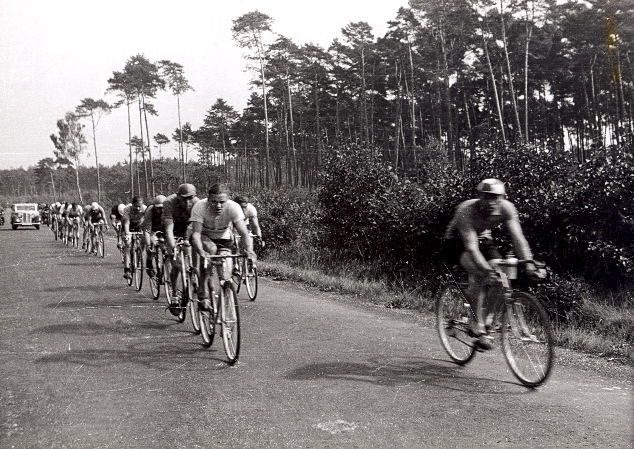 Radrennen auf der Straße nach Iggelheim 1936 Radrennen auf der Straße nach Iggelheim 1936