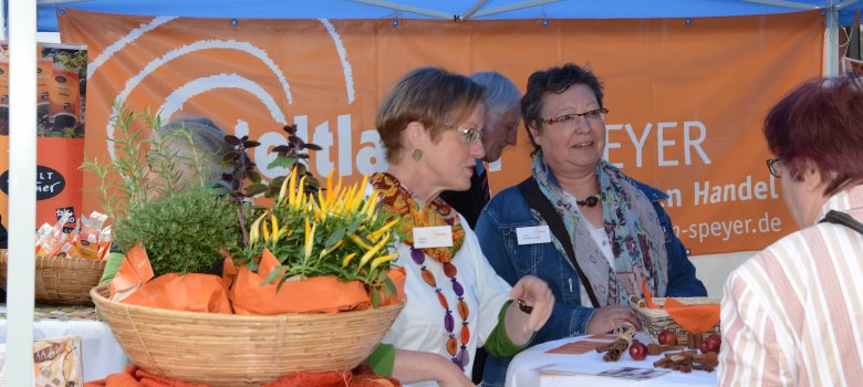 Stand des Weltladens am Ehrenamtstag Stand des Weltladens am Ehrenamtstag
