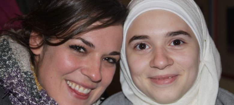 Katharina Kerner im Gespräch mit ihrer Freundin Katharina Kerner im Gespräch mit ihrer Freundin
