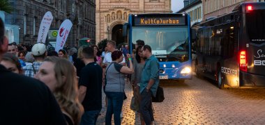 Der Kulturbus-Shuttle verbindet regelmäßig viele Stationen der Speyerer Kulturmeile Der Kulturbus-Shuttle verbindet regelmäßig viele Stationen der Speyerer Kulturmeile
