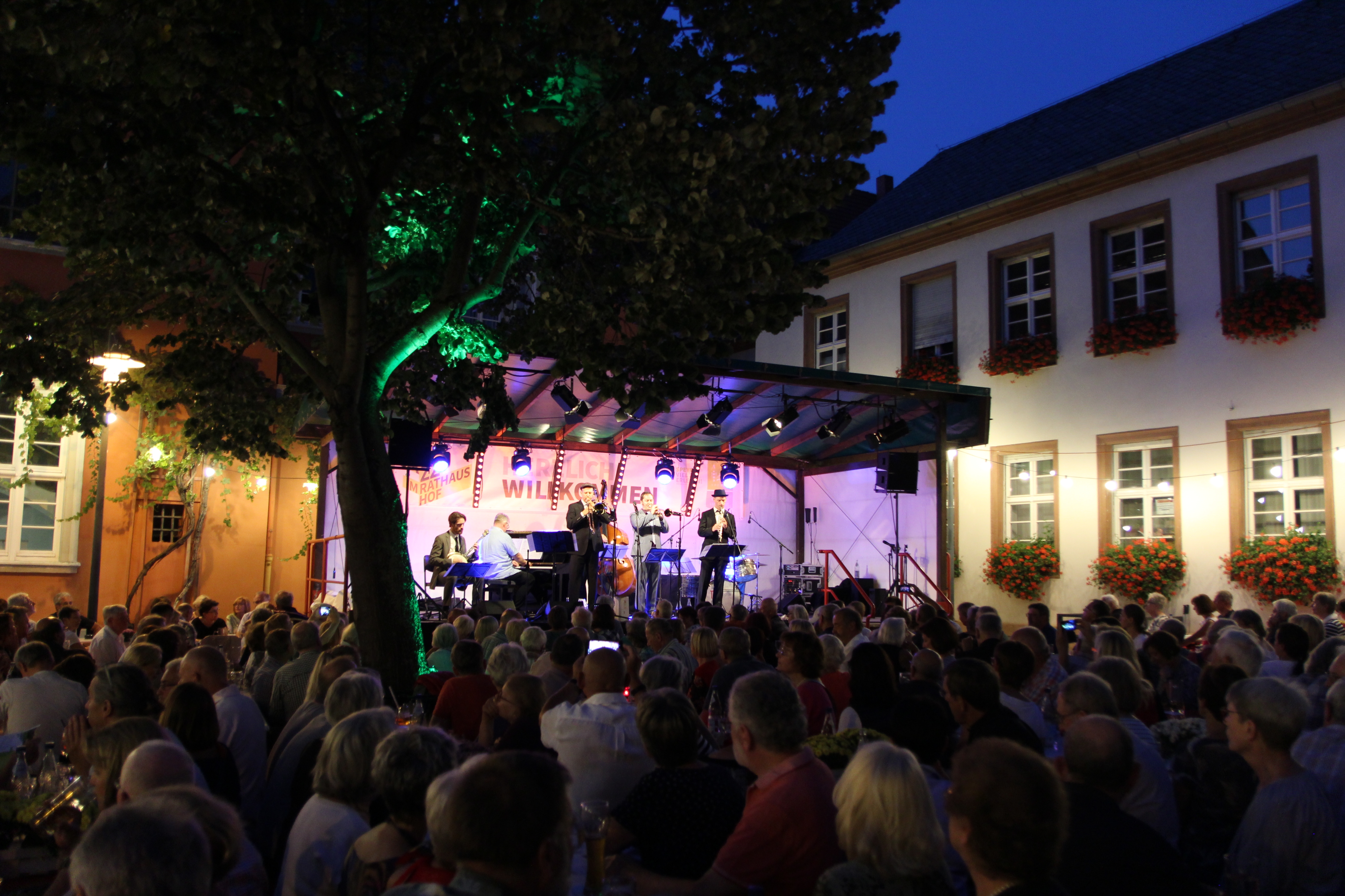 Seit über 25 Jahren findet das beliebte Jazz-Festival im schönen Rathaus-Innenhof statt