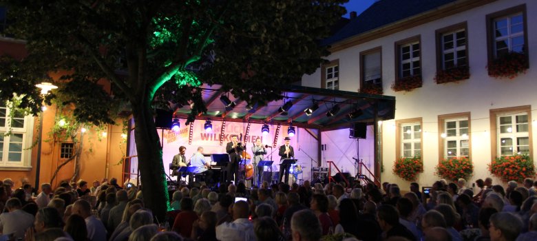 Seit über 25 Jahren findet das beliebte Jazz-Festival im schönen Rathaus-Innenhof statt
