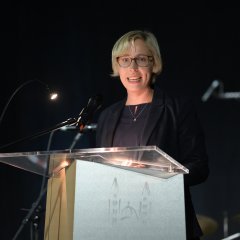 Oberbürgermeisterin Stefanie Seiler bei Ihrer Rede zur Wiedereröffnung des Alten Stadtsaals