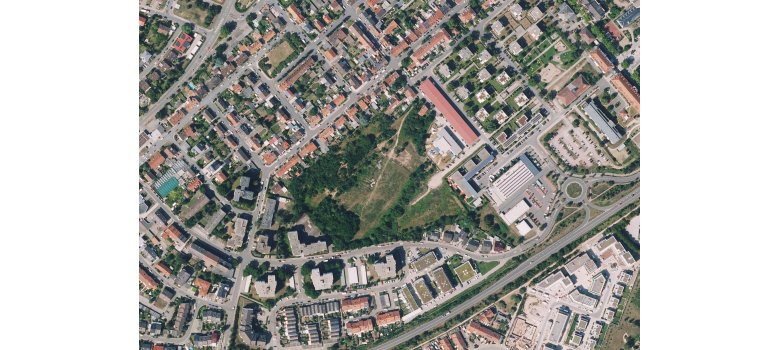 Luftbildaufnahme des "ehemaligen Sportplatzes Normand" in Speyer 