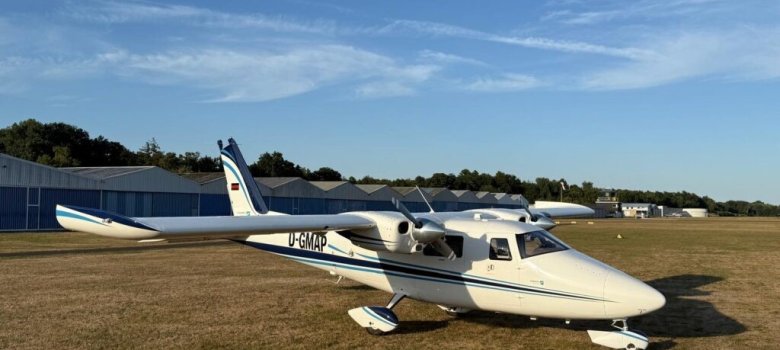 Das zweimotorige Messflugzeug Vulcanair P68C mit der Kennung D-GMAP wird für die Thermografiebefliegung über Speyer eingesetzt.