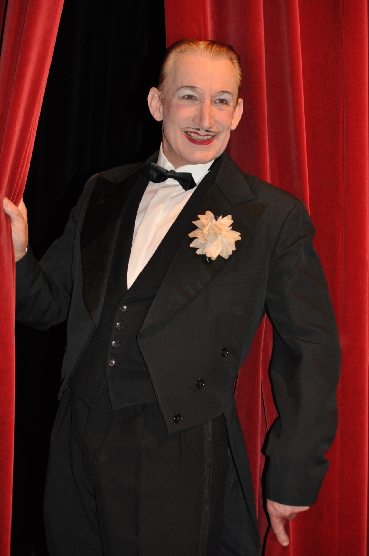 Der Entertainer, Sänger, Pianist und Kabarettist Robert Kreis präsentiert mit „Ein Abend mit Robert Kreis“ niveauvolle Unterhaltung und musikalisch-kabarettistische Momente.