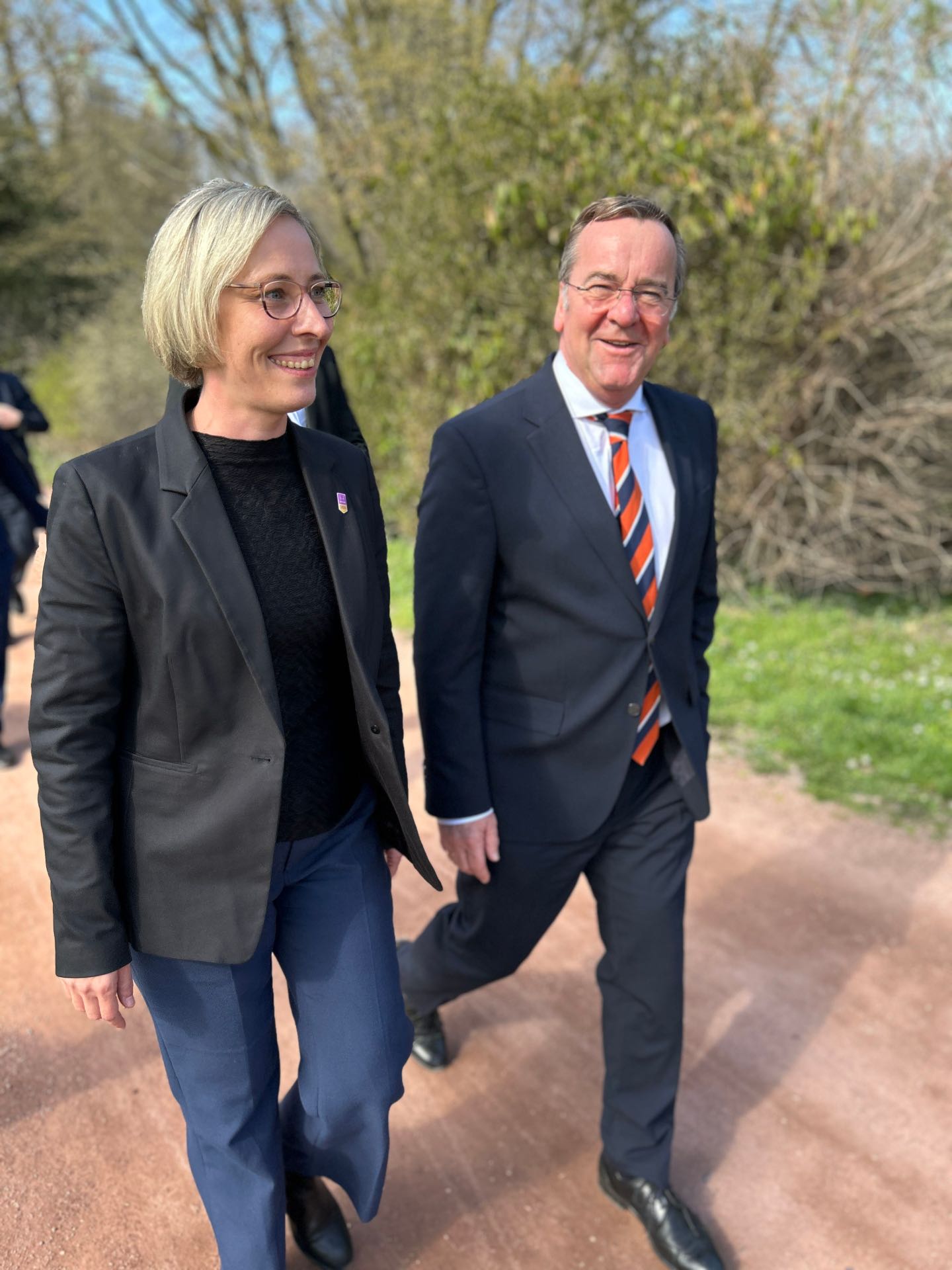 Verteidigungsminister Boris Pistorius im Dialog mit Oberbürgermeisterin Stefanie Seiler im März 2026 bei seinem Besuch in Speyer 