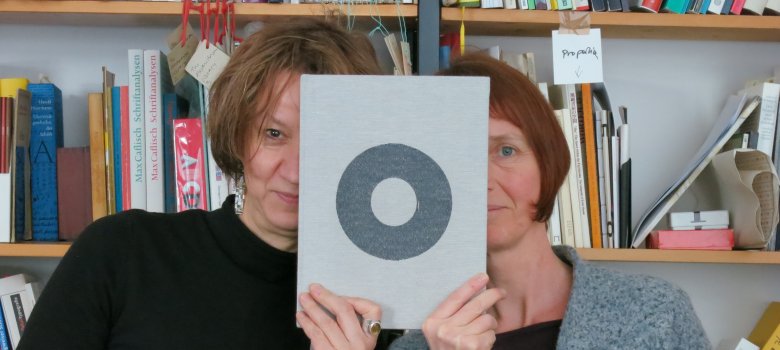 das Künstlerinnen-Duo <usus>: Uta Schneider und Ulrike Stoltz