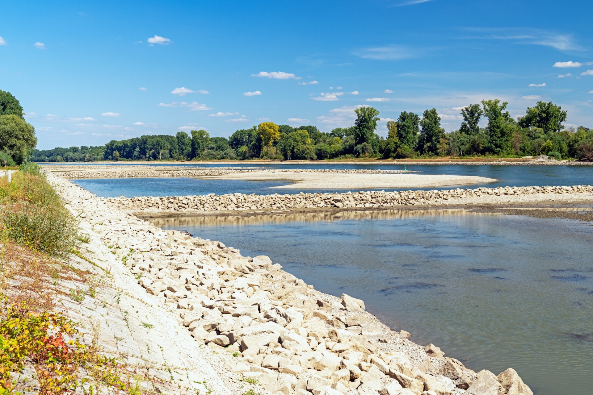 Niedrigwasser am Rhein