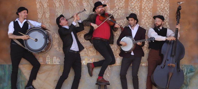 Die international bekannte Band Dobranotch mit einer mitreißenden Mischung aus Klezmer und Balkanbeats für einen musikalischen Höhepunkt der Kulturtage.