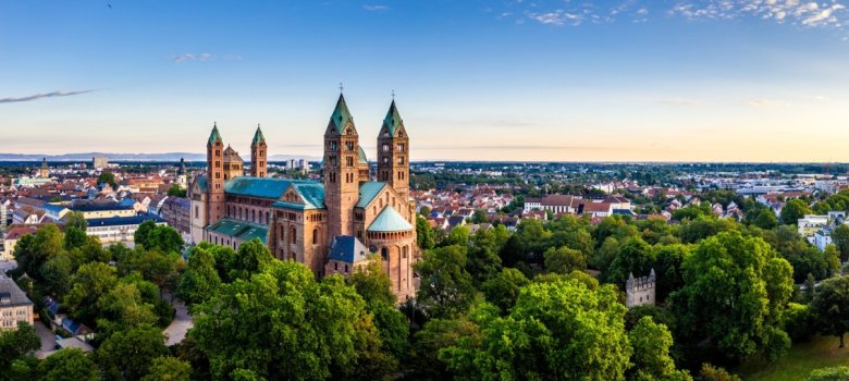 Domstadt Speyer am Rhein bei Sonnenaufgang Domstadt Speyer am Rhein bei Sonnenaufgang