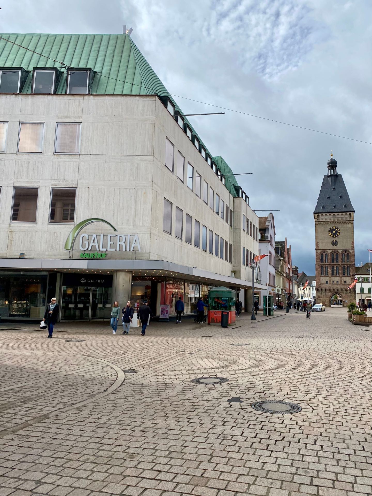 Außenansicht der GALERIA Kaufhof Filiale in Speyer