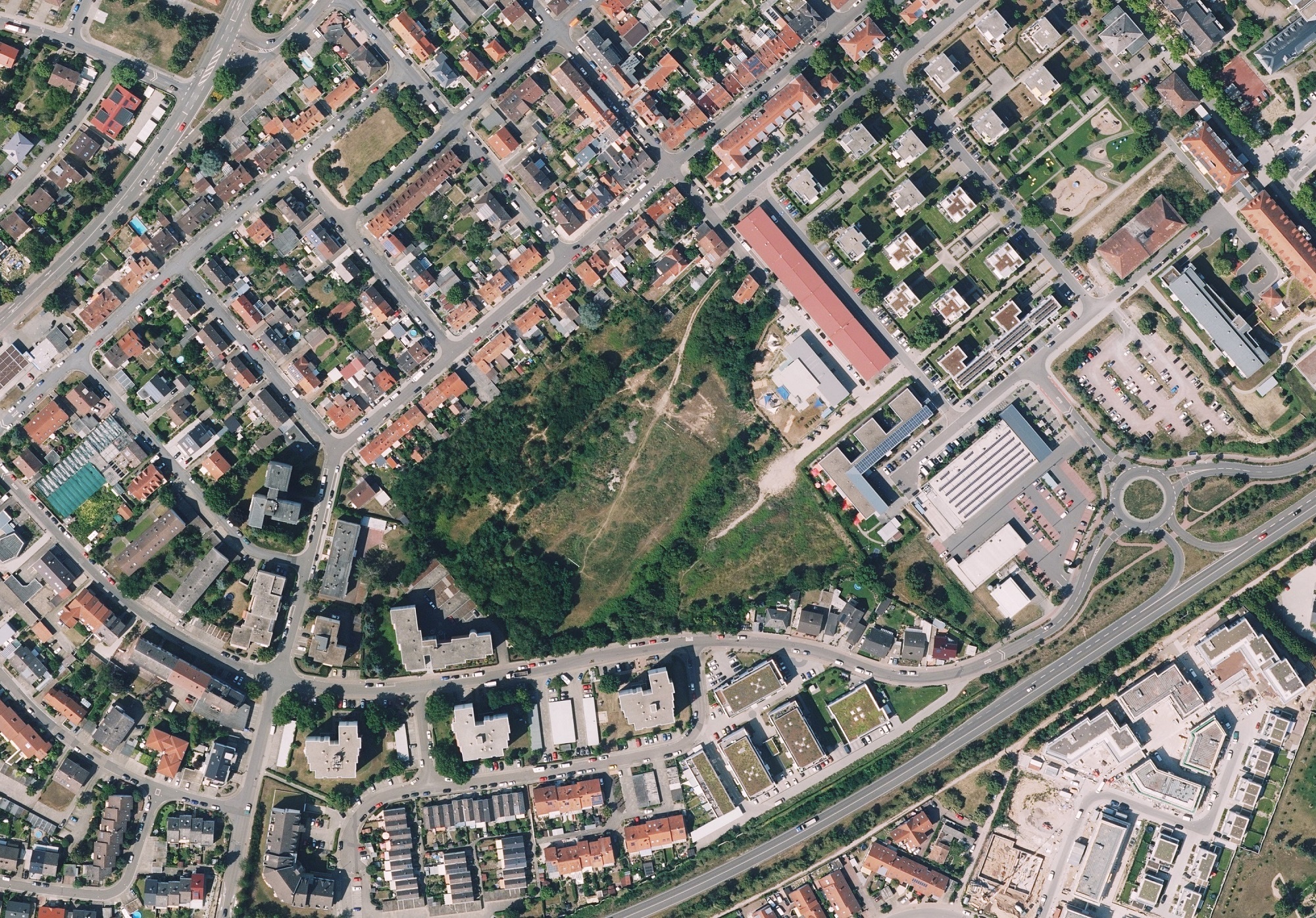 Luftbildaufnahme des "ehemaligen Sportplatzes Normand" in Speyer 