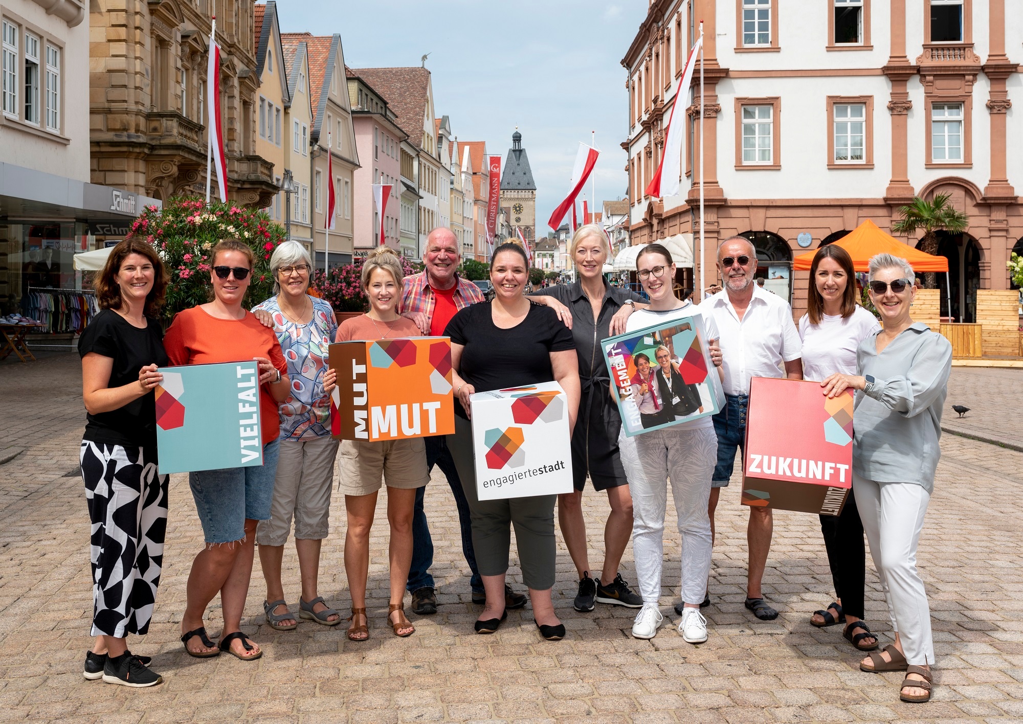 die Mitglieder des Arbeitskreises Engagierte Stadt (von links nach rechts): Inga Zimmermann (Begegnungsstätte für Familien Speyer-Süd), Franziska Lause (Caritas), Gerlinde Görgen (Judosportverein), Melissa Müller (Diakonisches Werk), Ralf Baumgarth (Referent), Stella Meinel (Speyerer Freiwilligenagentur), Andrea Kaiser (Speyerer Freiwilligenagentur), Constanze Konder (Seniorenbüro), Friedrich Wirsing (Speyerer Freiwilligenagentur), Lisa Fedun (Haus der Familie K.E.K.S) und Gabriele Weindel-Güdemann (Kinderschutzbund Speyer)