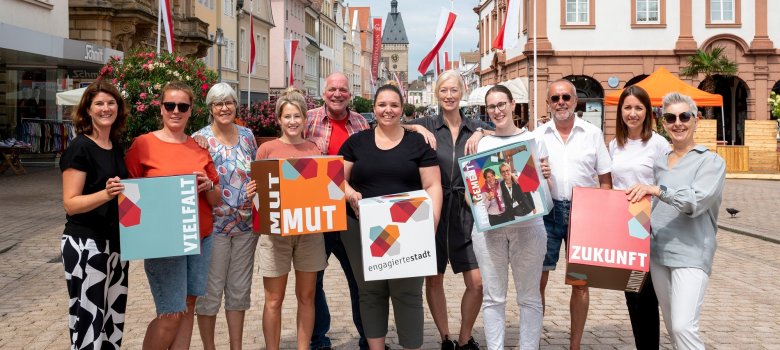 die Mitglieder des Arbeitskreises Engagierte Stadt (von links nach rechts): Inga Zimmermann (Begegnungsstätte für Familien Speyer-Süd), Franziska Lause (Caritas), Gerlinde Görgen (Judosportverein), Melissa Müller (Diakonisches Werk), Ralf Baumgarth (Referent), Stella Meinel (Speyerer Freiwilligenagentur), Andrea Kaiser (Speyerer Freiwilligenagentur), Constanze Konder (Seniorenbüro), Friedrich Wirsing (Speyerer Freiwilligenagentur), Lisa Fedun (Haus der Familie K.E.K.S) und Gabriele Weindel-Güdemann (Kinderschutzbund Speyer)