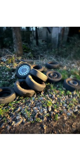 illegal entsorgte Autoreifen
