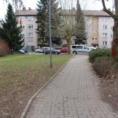 Durchgang zwischen Heinrich-Heine-Straße und dem Parkplatz der Quartiersmensa Q+H