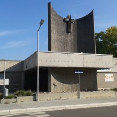 Neu gestalteter Eingangsbereich der Kirche St. Hedwig