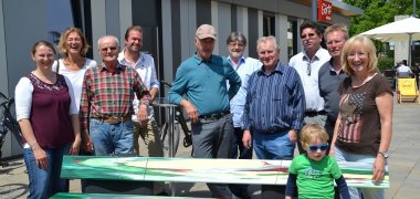  Die Teilnehmer der Radtour vor dem Stadtteilbüro, am Berliner Platz