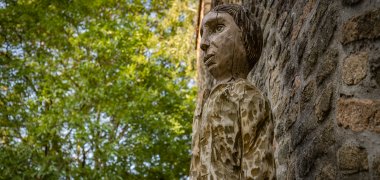 Odyssee-Figur von Robert Koenig im Garten am Riegel