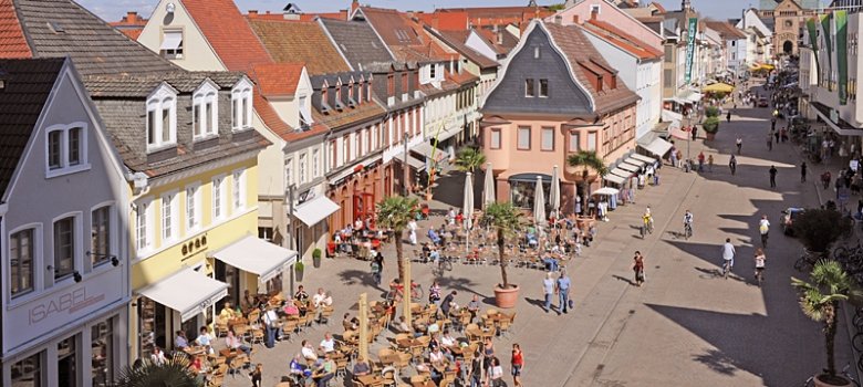 Blick vom Altpörtel auf die Maximilianstraße
