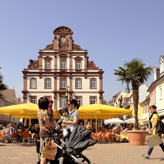 Blick auf die alte Münze in der Maximilianstraße