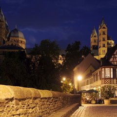 Blick von der Sonnenbrücke auf den Kaiserdom